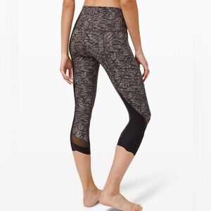NWT  Lululemon Wunder Under Crop High-Rise Roll Down Scallop 23" Origami Lace 6